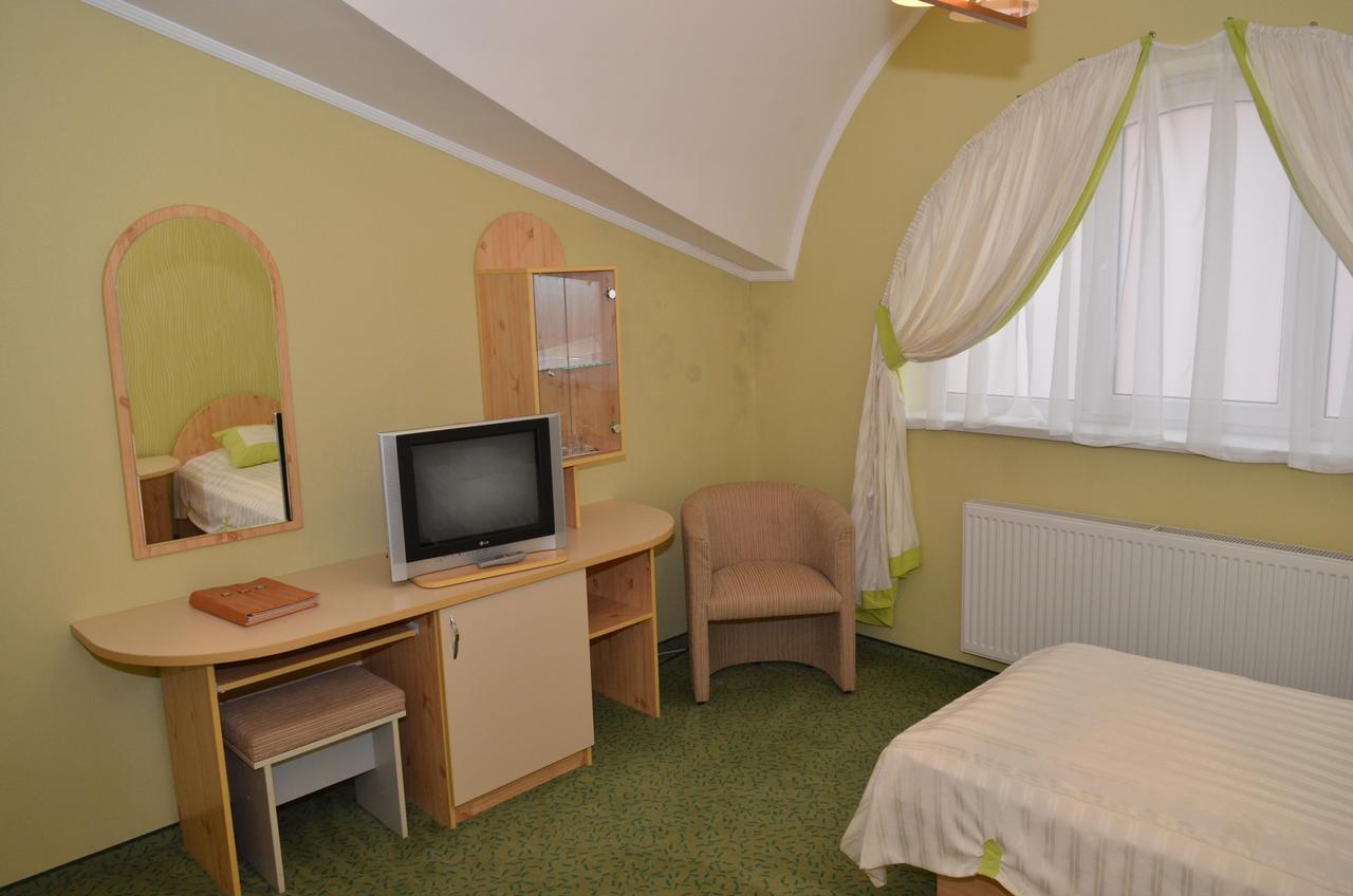 Hotel Serpanok Tyachiv Eksteriør bilde