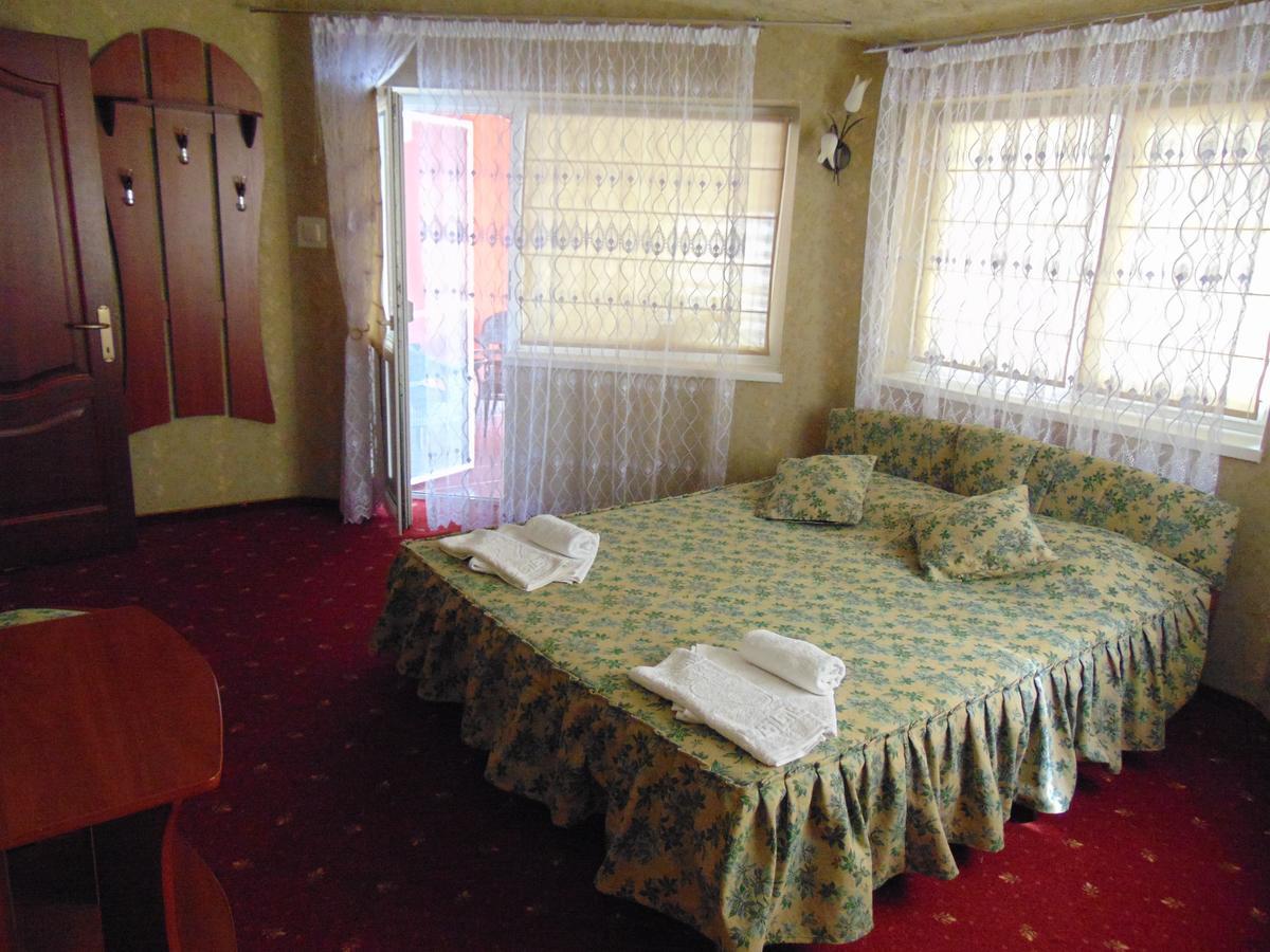 Hotel Serpanok Tyachiv Eksteriør bilde